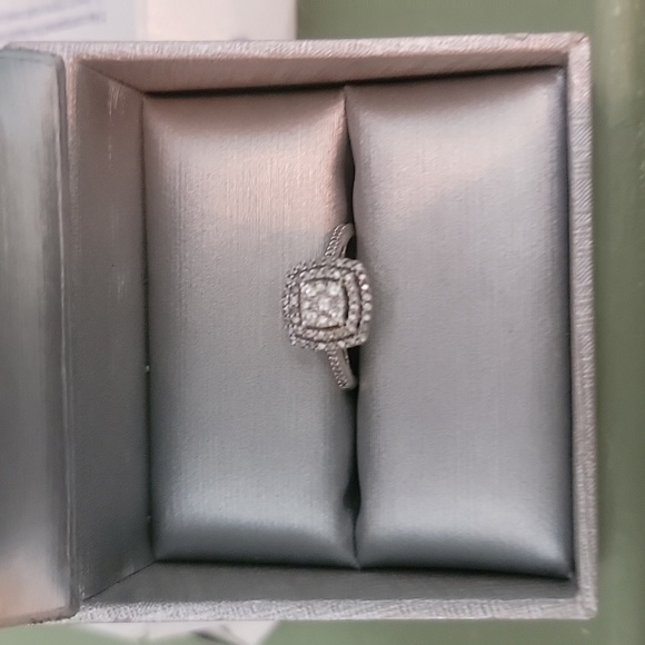 Princess cut diamond wedding ring - Picture 1 of 4